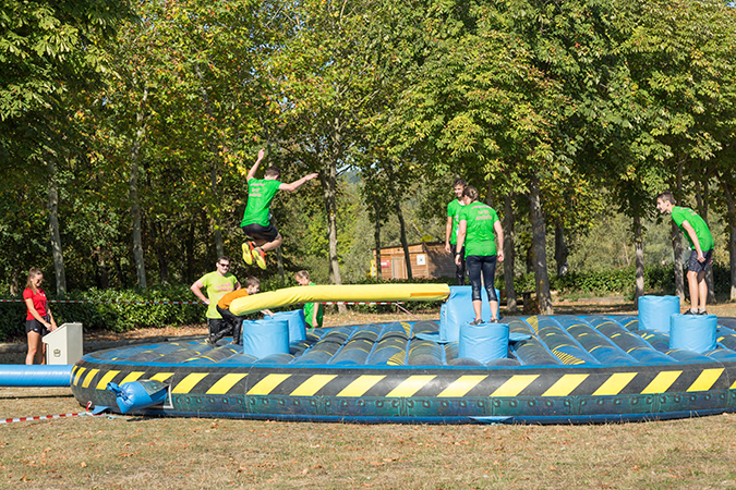 course obstacle gonflable faucheuse